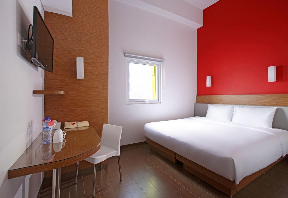 Amaris Hotel Pancoran Jakarta Exterior photo