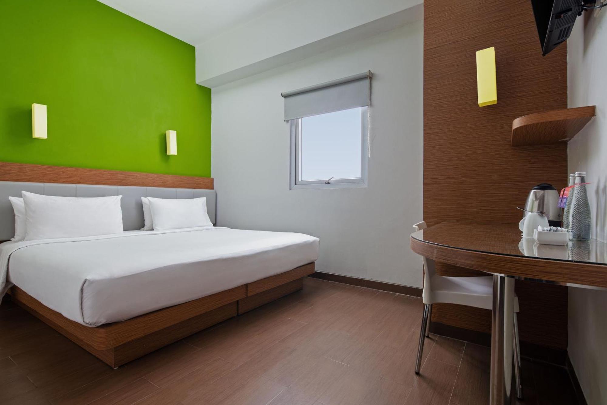 Amaris Hotel Pancoran Jakarta Exterior photo