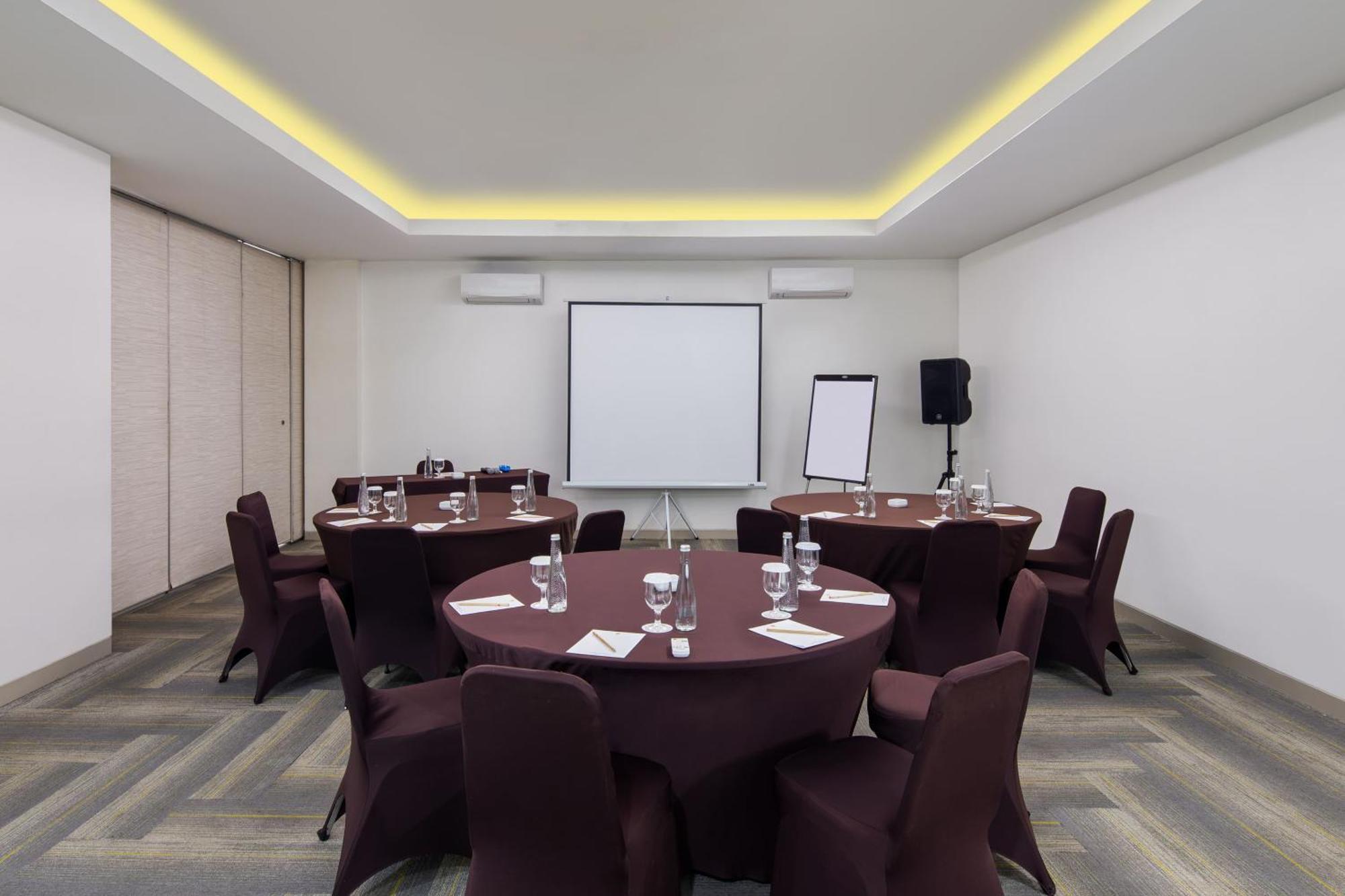 Amaris Hotel Pancoran Jakarta Exterior photo